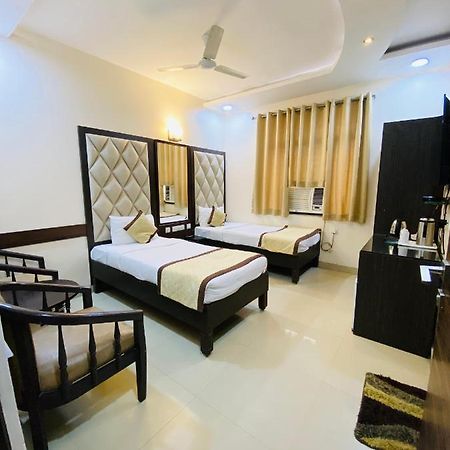 גורקפור Hotel Pradeep Palace מראה חיצוני תמונה