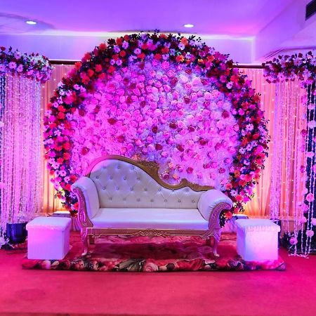 גורקפור Hotel Pradeep Palace מראה חיצוני תמונה