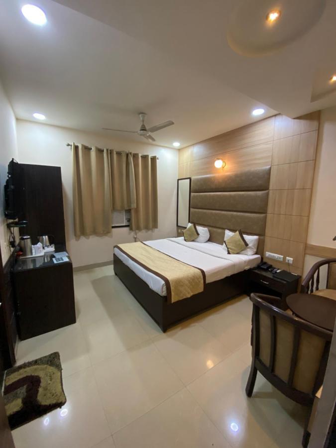 גורקפור Hotel Pradeep Palace מראה חיצוני תמונה