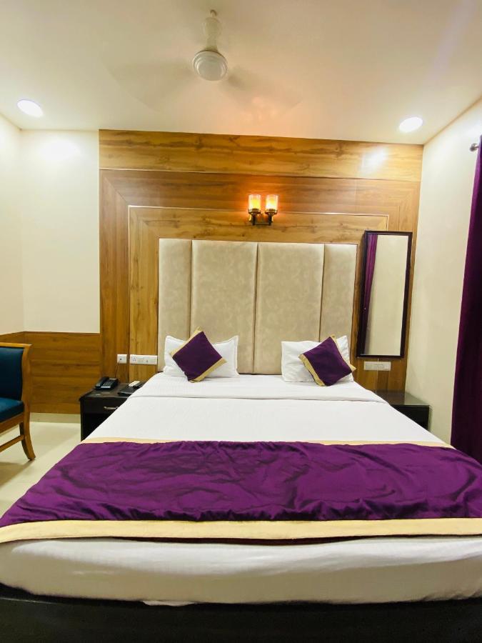 גורקפור Hotel Pradeep Palace מראה חיצוני תמונה