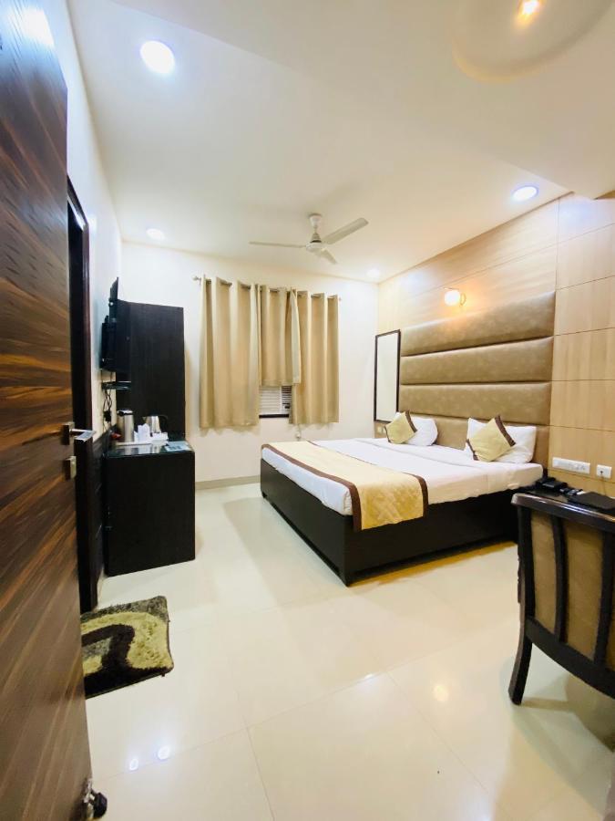 גורקפור Hotel Pradeep Palace מראה חיצוני תמונה