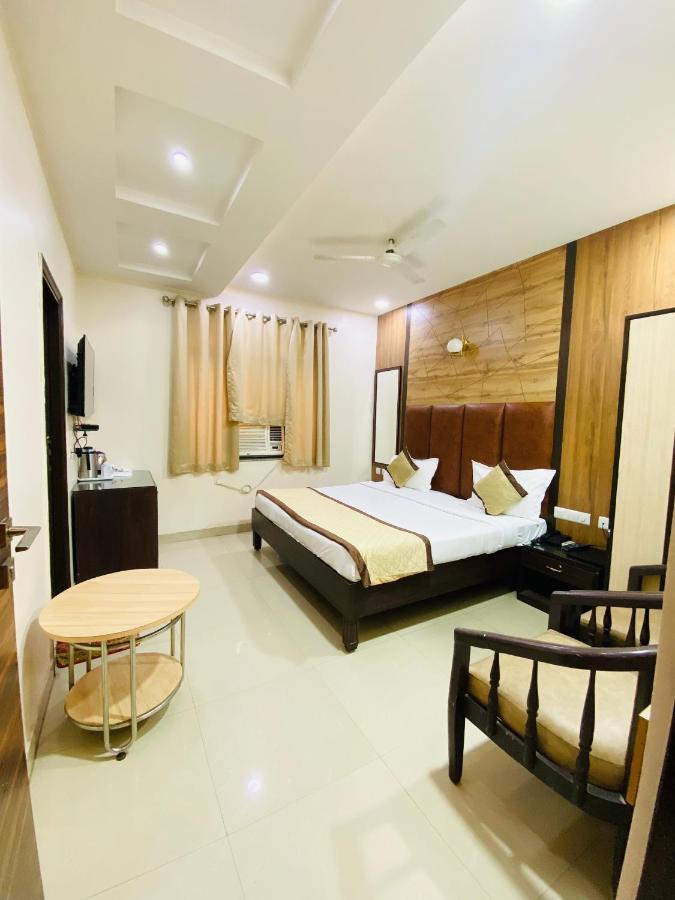 גורקפור Hotel Pradeep Palace מראה חיצוני תמונה