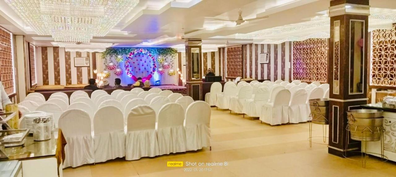 גורקפור Hotel Pradeep Palace מראה חיצוני תמונה