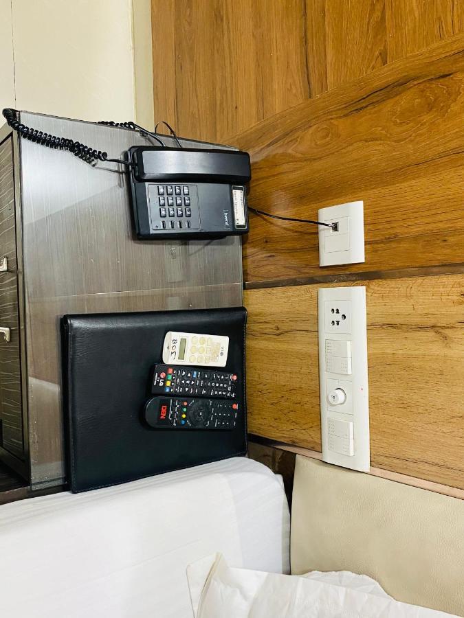 גורקפור Hotel Pradeep Palace מראה חיצוני תמונה