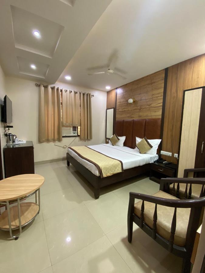 גורקפור Hotel Pradeep Palace מראה חיצוני תמונה
