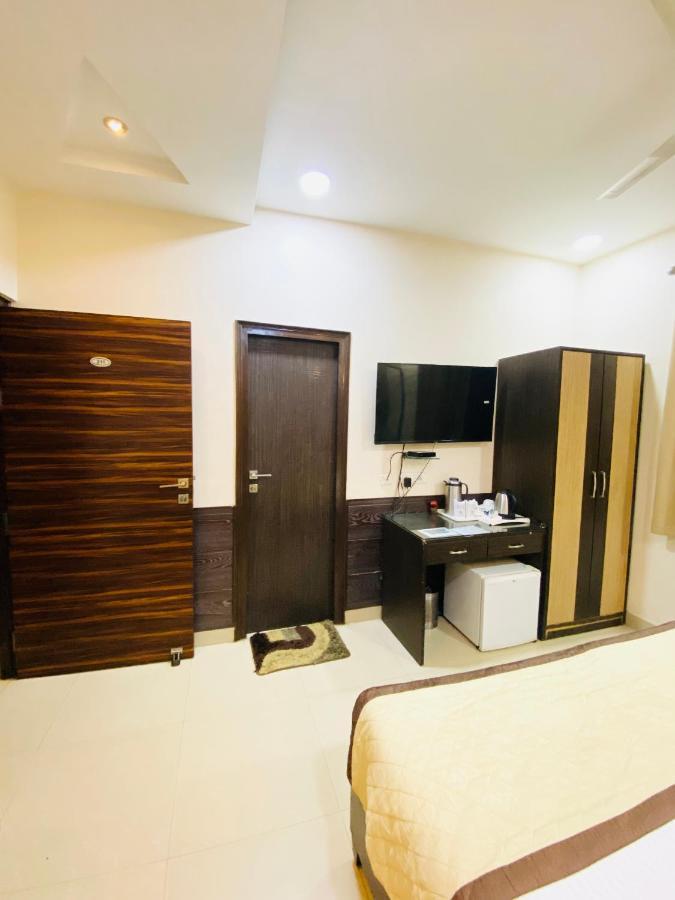 גורקפור Hotel Pradeep Palace מראה חיצוני תמונה