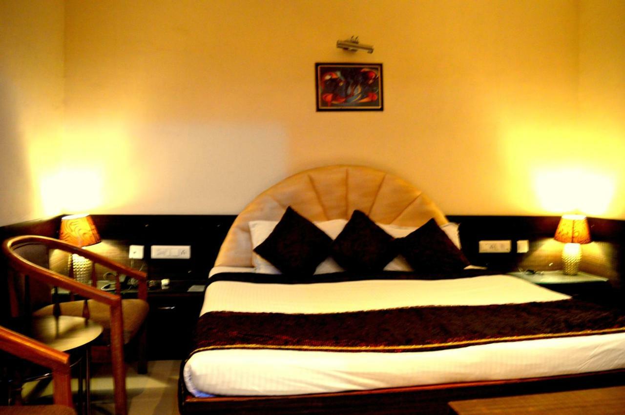גורקפור Hotel Pradeep Palace חדר תמונה