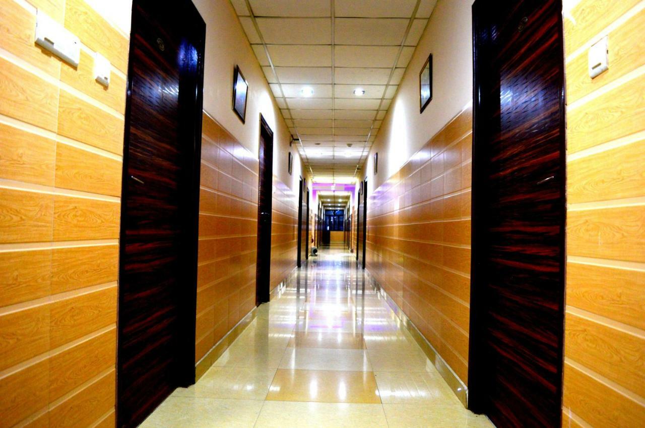 גורקפור Hotel Pradeep Palace מראה חיצוני תמונה